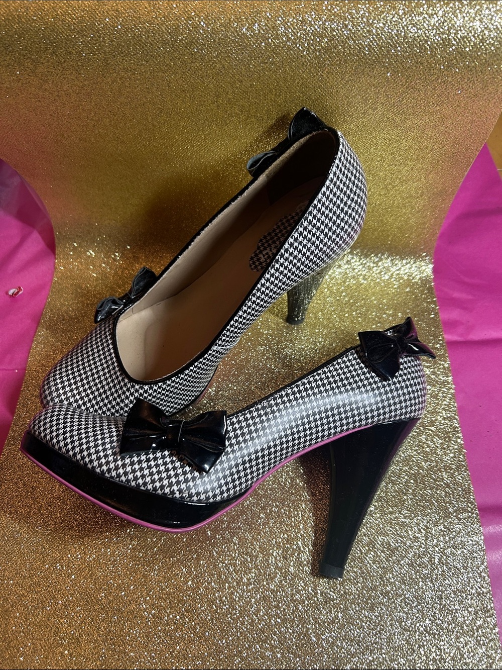 Houndstooth Bow Pumps - Black & White made in Brasil very good conditions